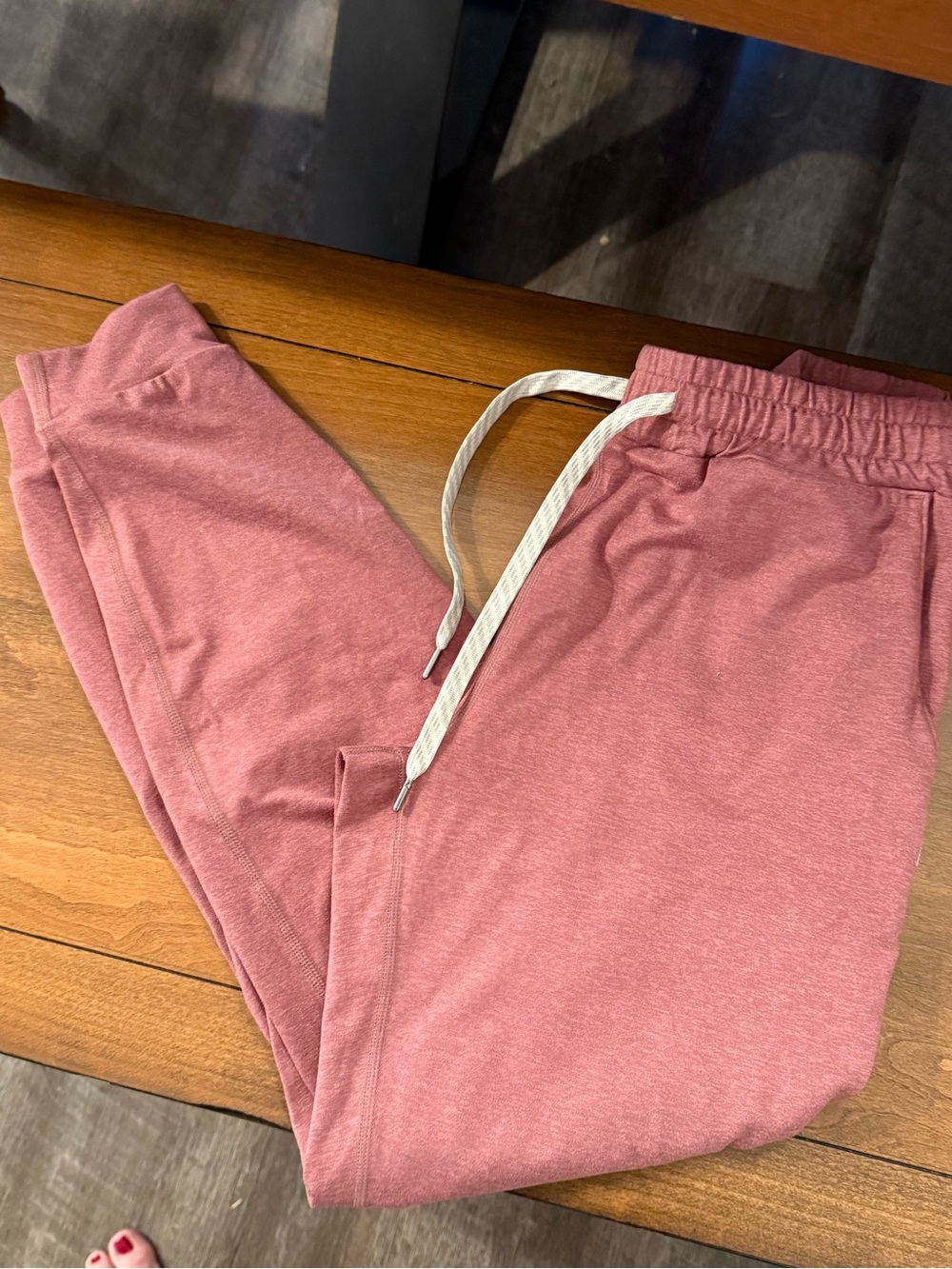 Vuori Dusty Rose Women's Drawstring Joggers